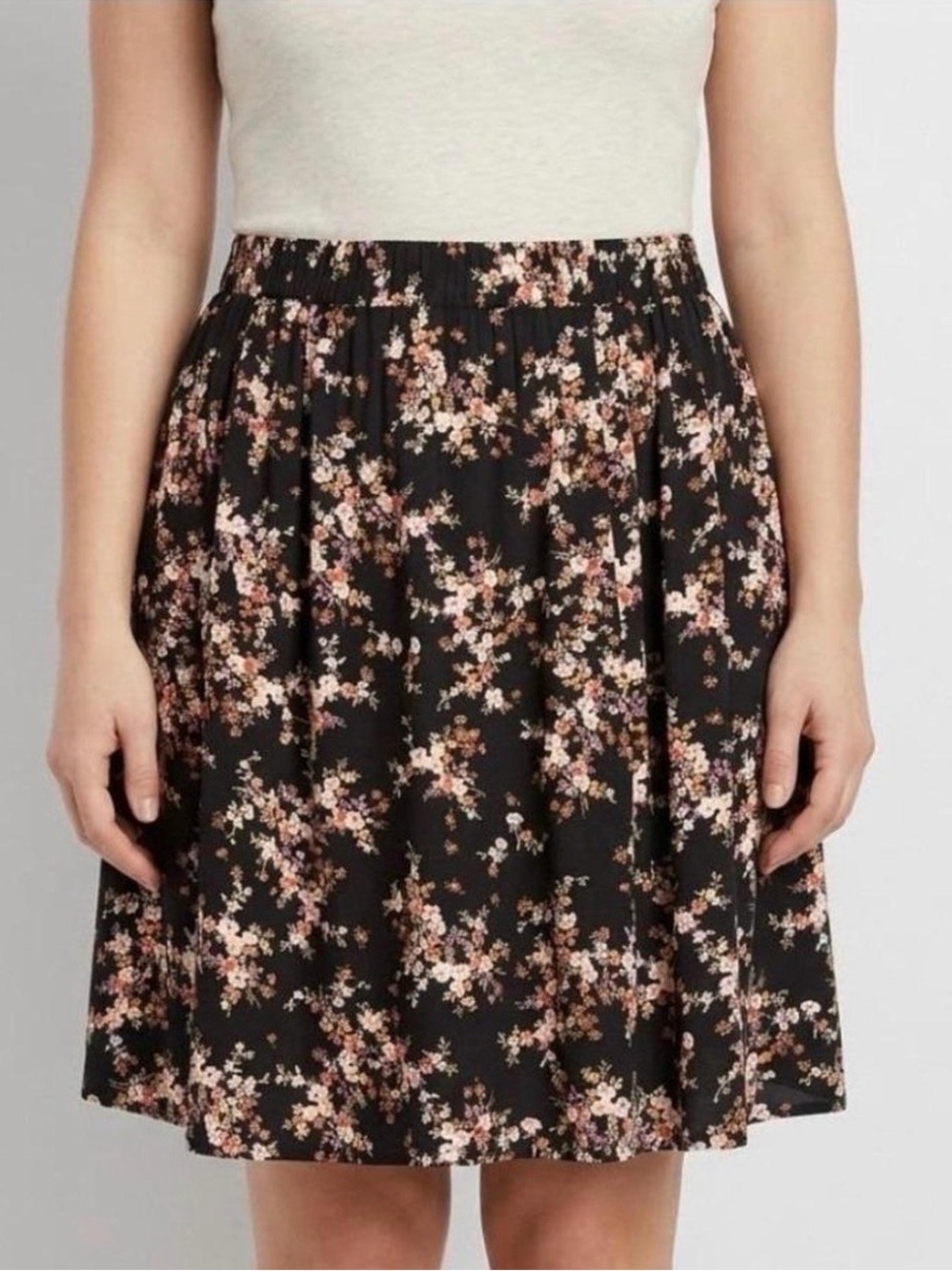 Old Navy Black Floral Skater Skirt with Blush and Cream Accents Sz L cute comfy